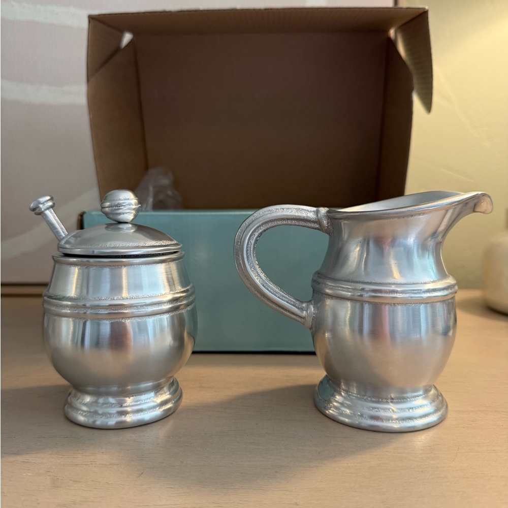 Mariposa classic Creamer and Sugar Set - Picture 2 of 5